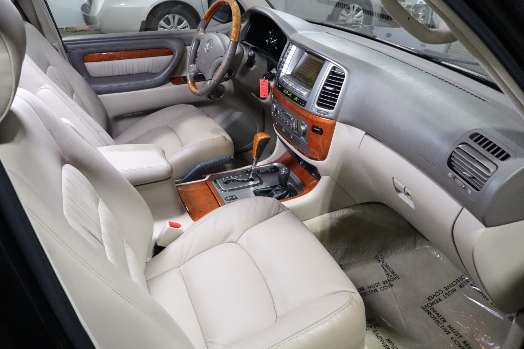 2003 Lexus LX 470 photo