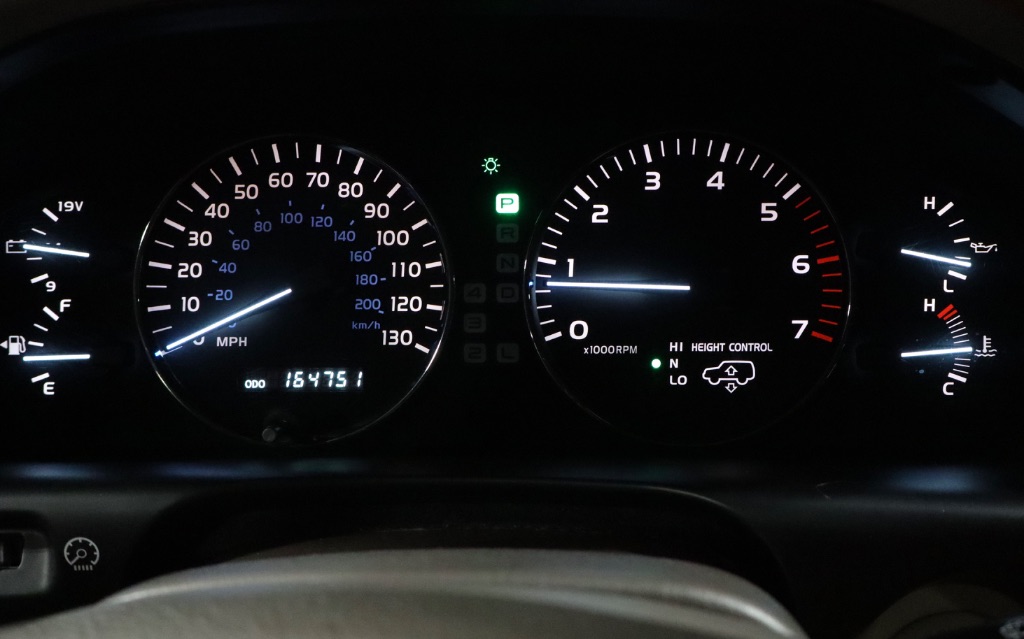 2003 Lexus LX 470 photo