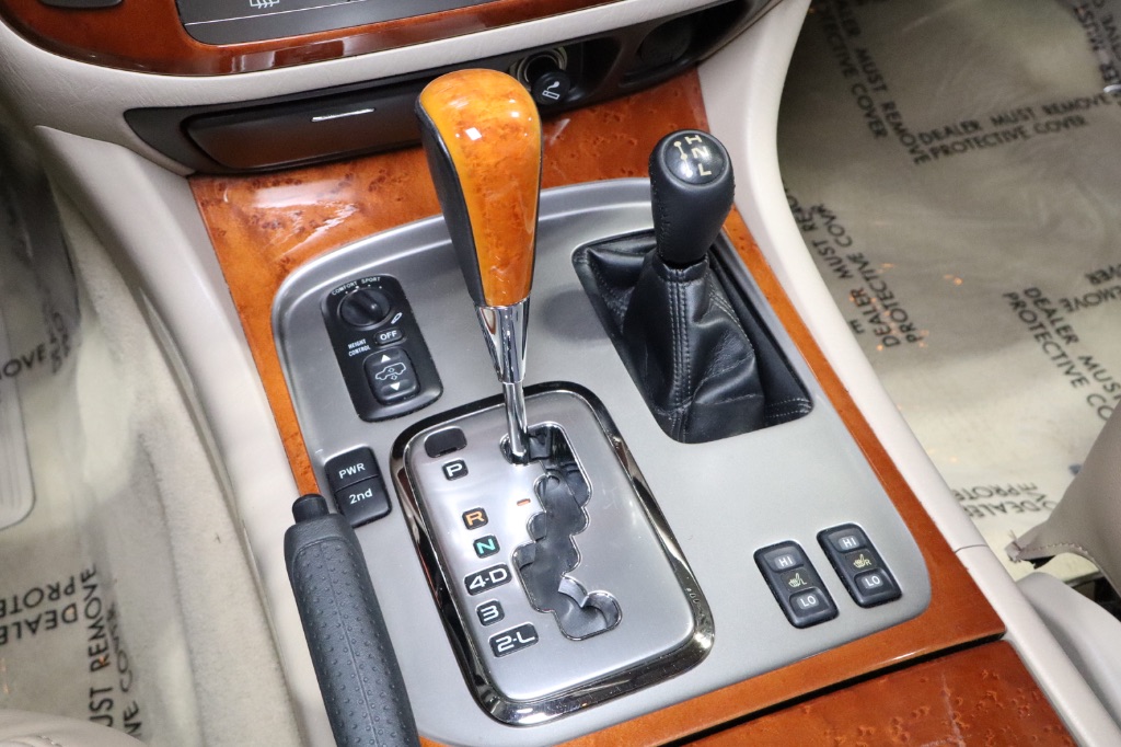 2003 Lexus LX 470 photo