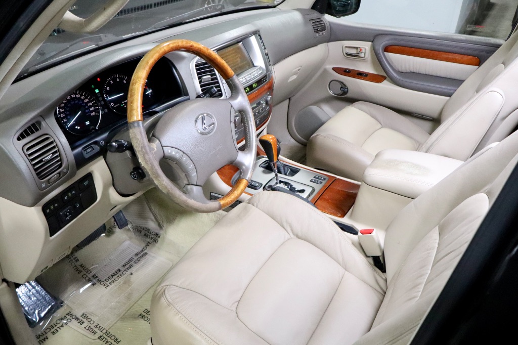 2003 Lexus LX 470 photo