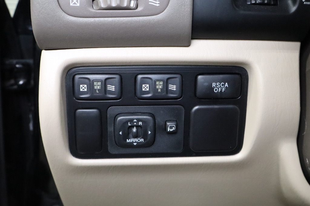 2003 Lexus LX 470 photo