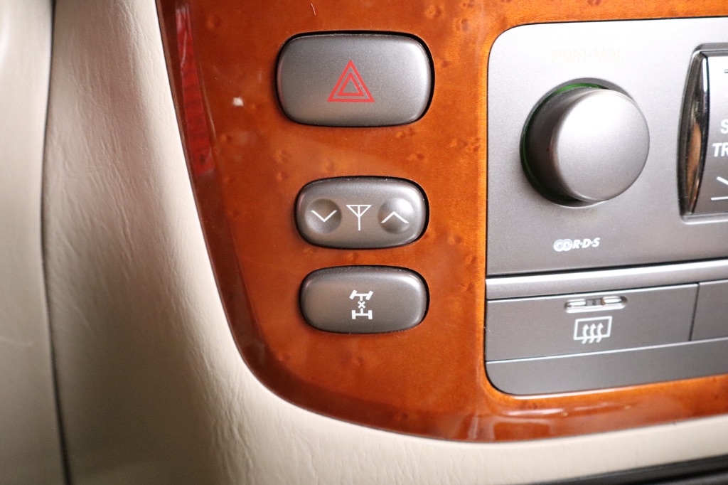 2003 Lexus LX 470 photo