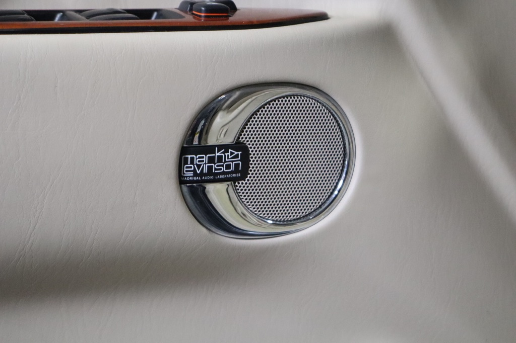 2003 Lexus LX 470 photo