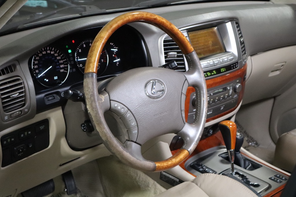 2003 Lexus LX 470 photo