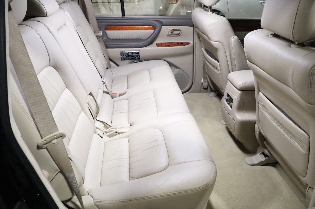 2003 Lexus LX 470 photo
