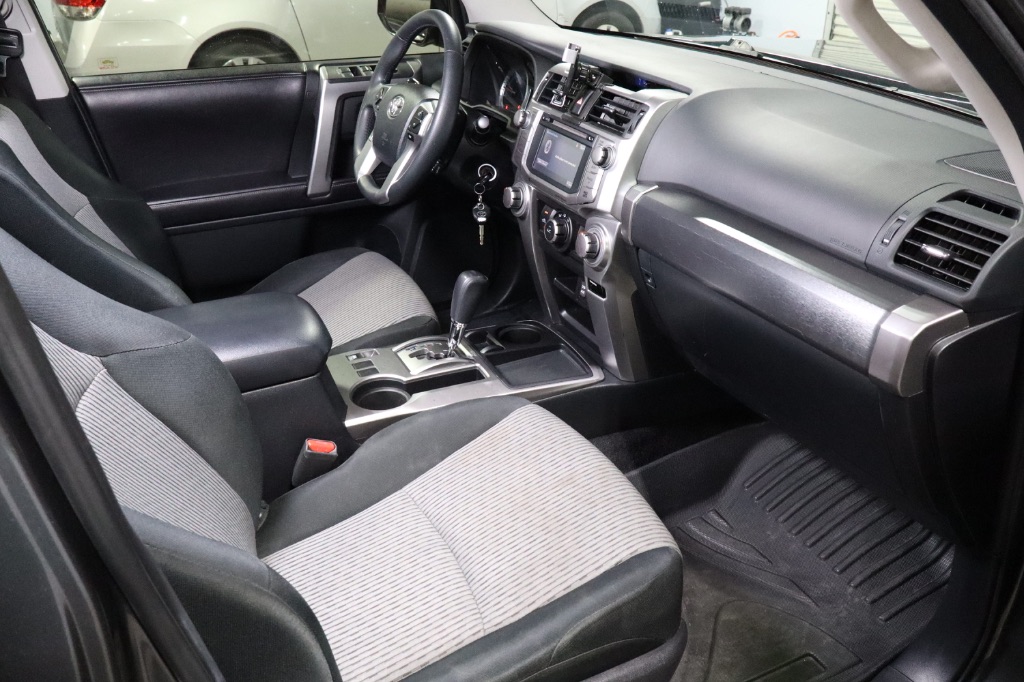2016 Toyota 4Runner SR5 photo