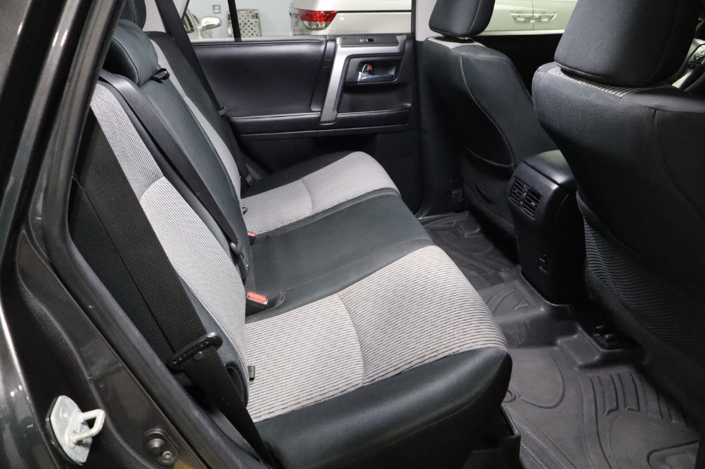 2016 Toyota 4Runner SR5 photo