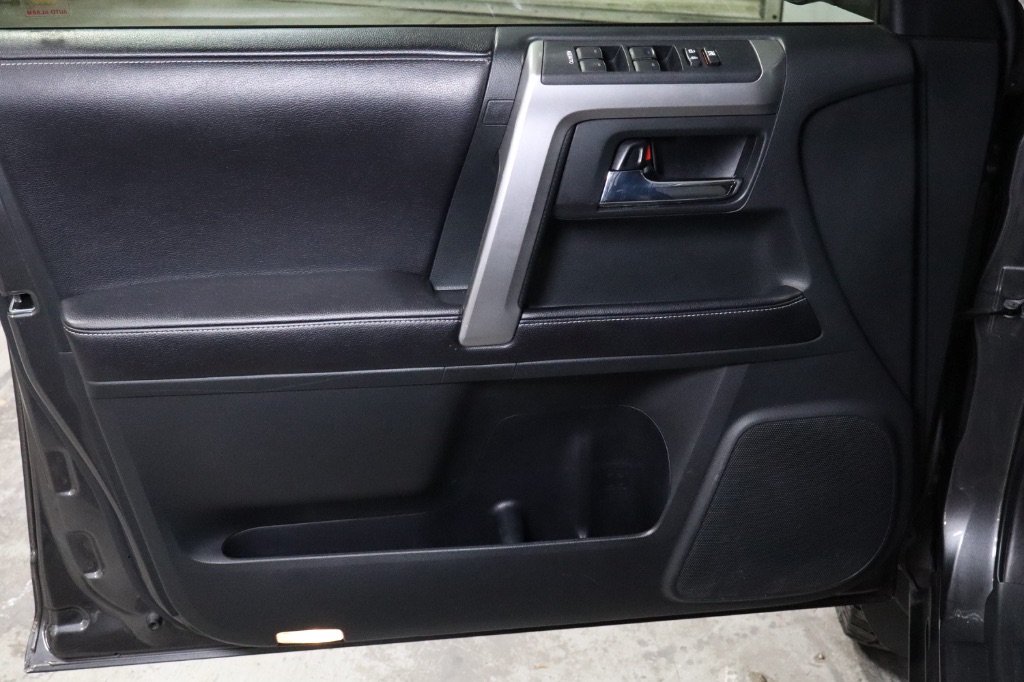 2016 Toyota 4Runner SR5 photo