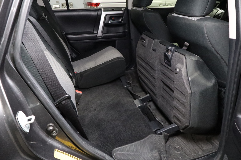2016 Toyota 4Runner SR5 photo
