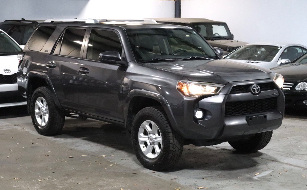 2016 Toyota 4Runner SR5 photo