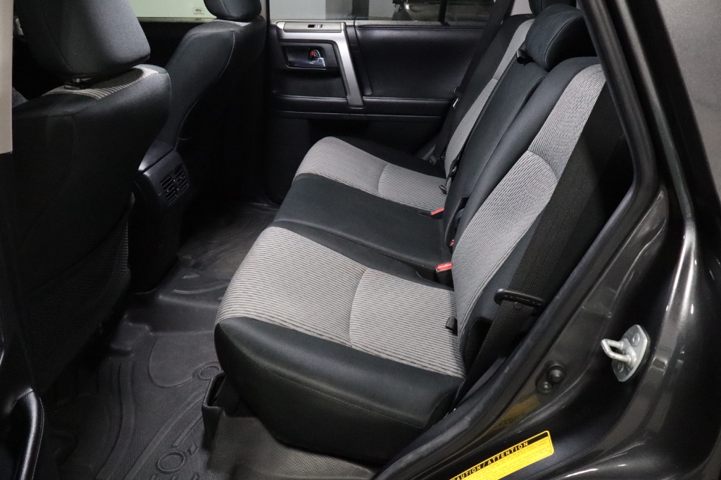 2016 Toyota 4Runner SR5 photo