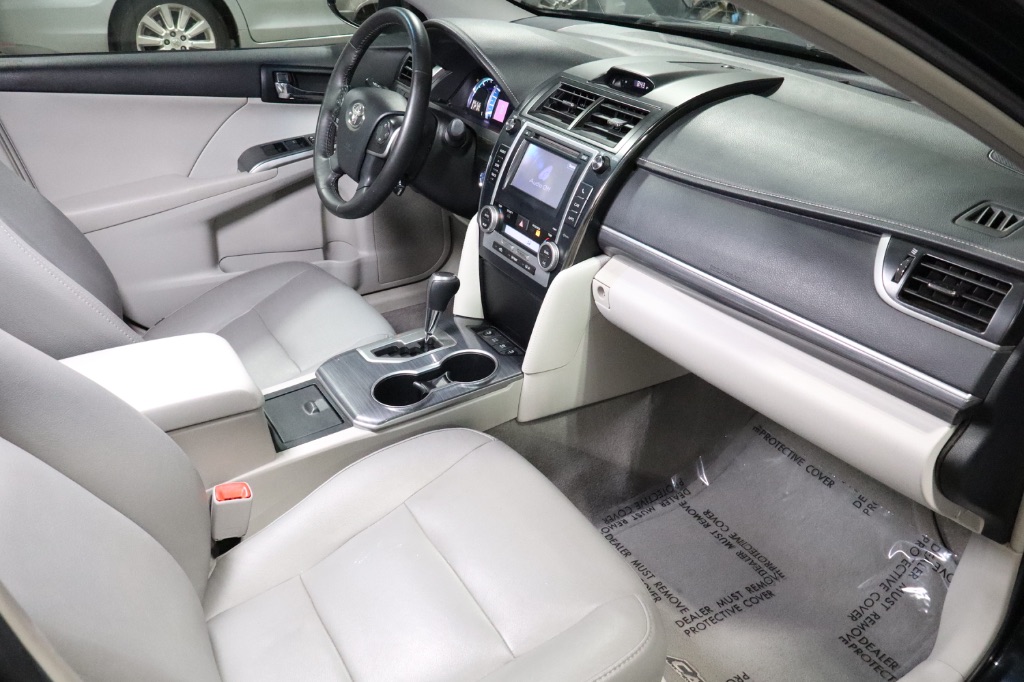2013 Toyota Camry Hybrid LE photo