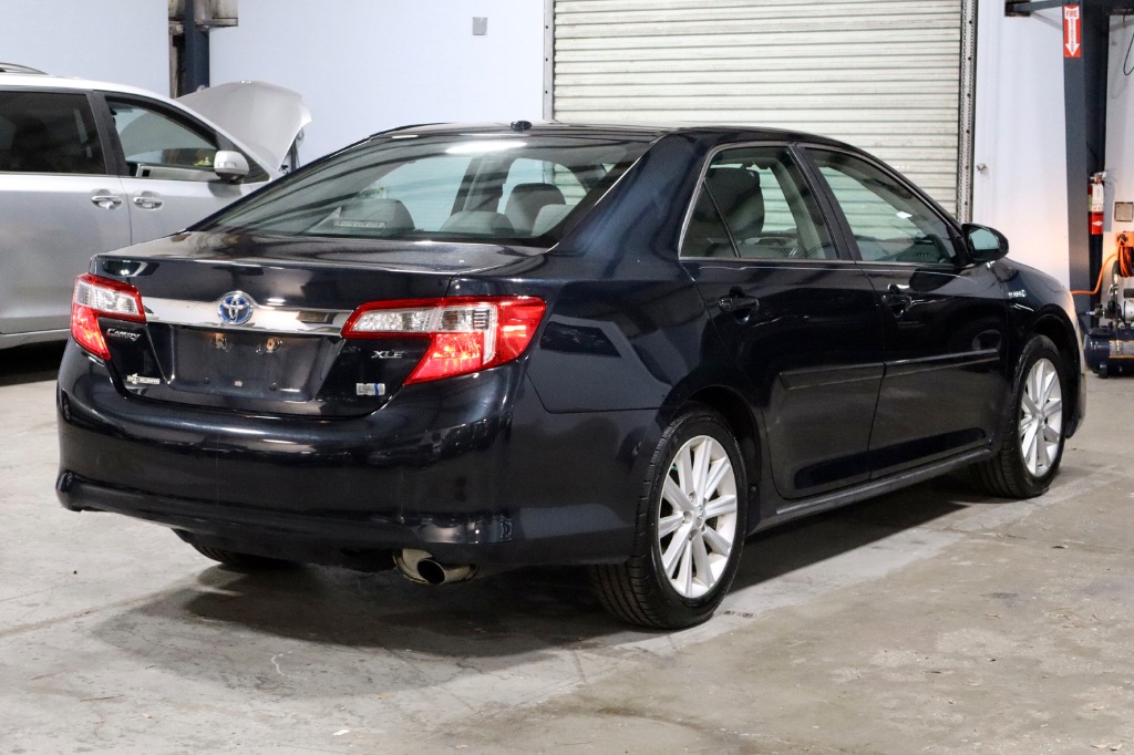 2013 Toyota Camry Hybrid LE photo