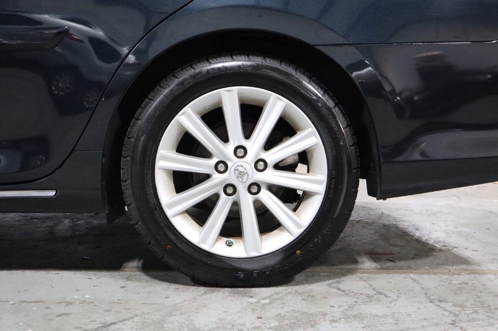 2013 Toyota Camry Hybrid LE photo