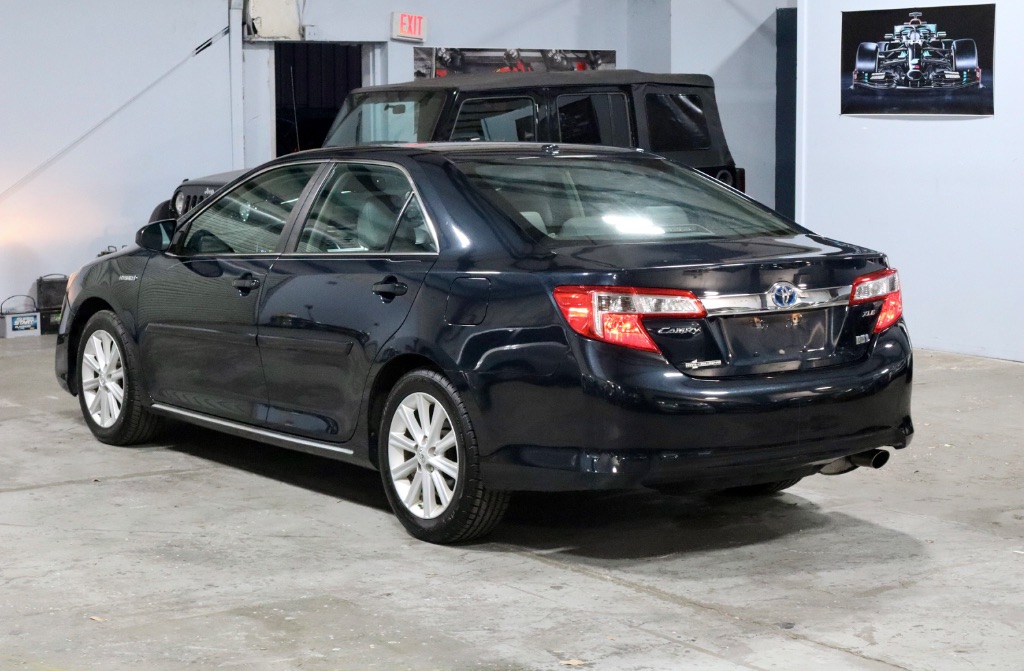 2013 Toyota Camry Hybrid LE photo