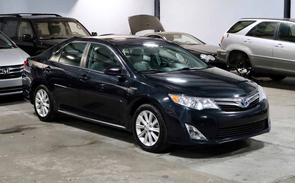 2013 Toyota Camry Hybrid LE photo