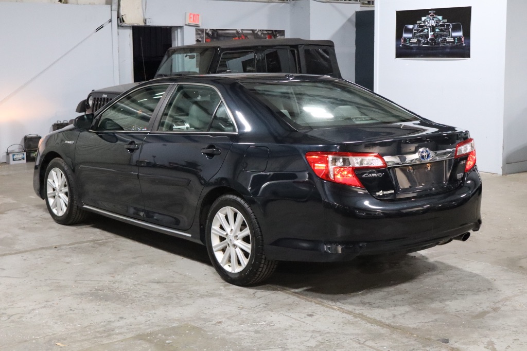 2013 Toyota Camry Hybrid LE photo