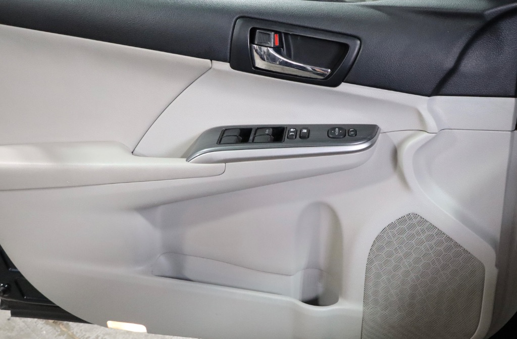 2013 Toyota Camry Hybrid LE photo