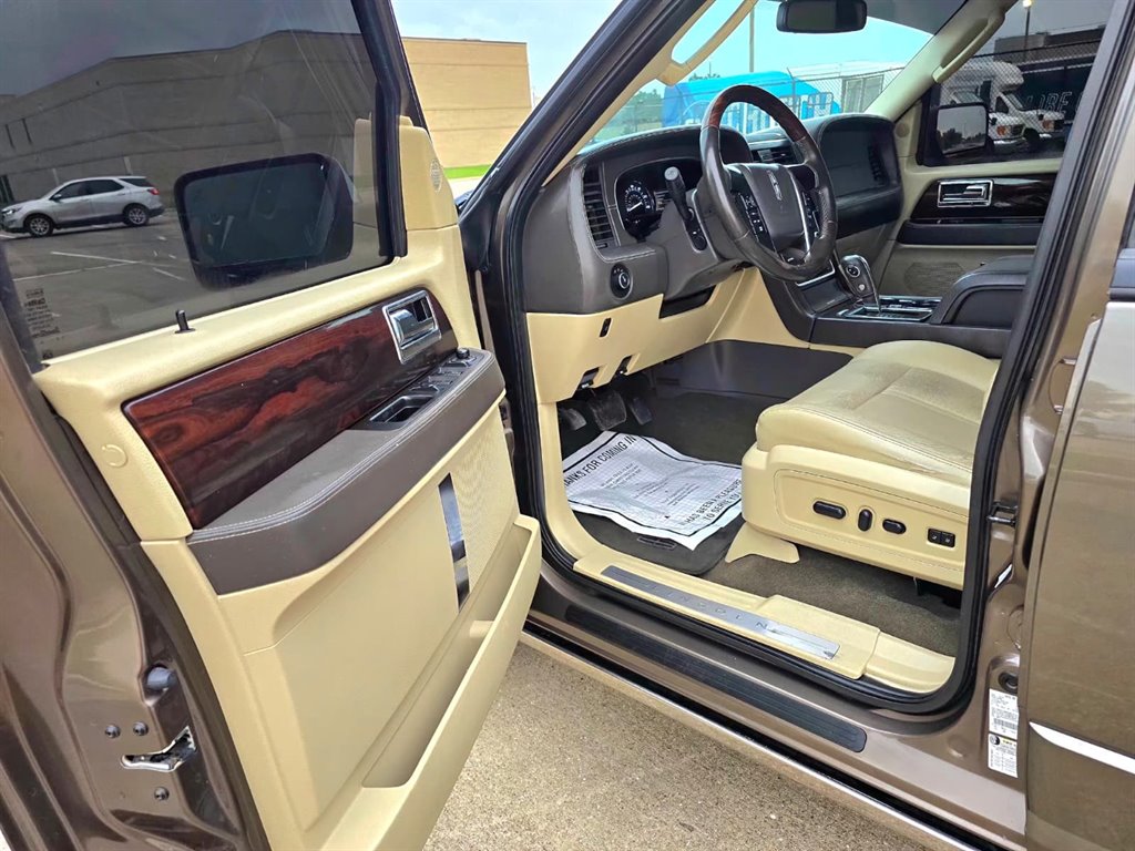 2015 Lincoln Navigator - $10,999