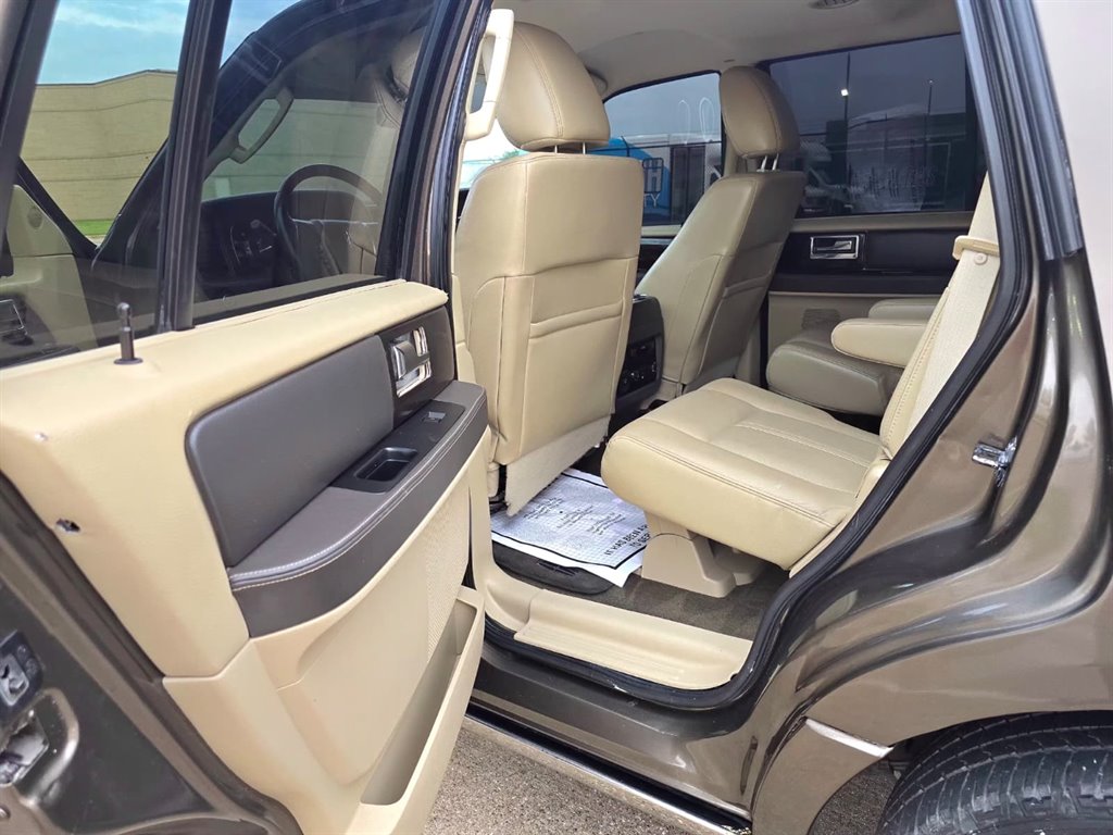 2015 Lincoln Navigator - $10,999