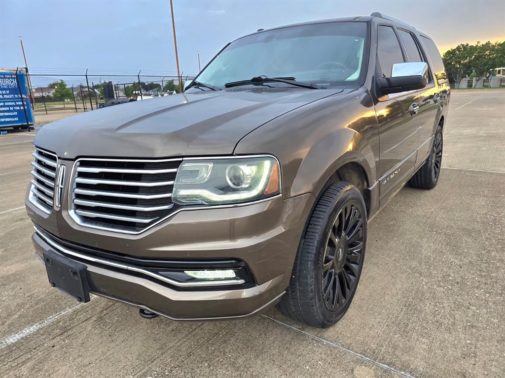2015 Lincoln Navigator - $10,999