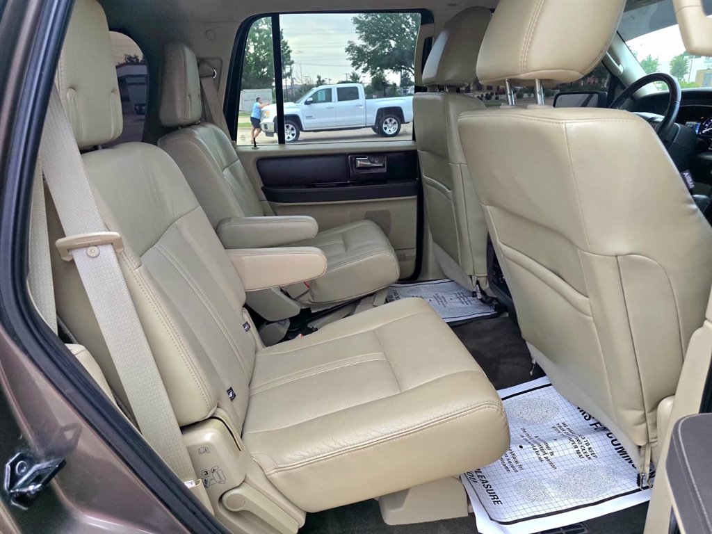 2015 Lincoln Navigator - $10,999