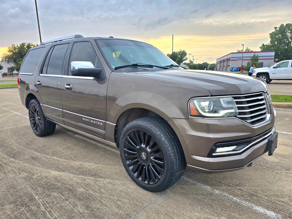 2015 Lincoln Navigator - $10,999