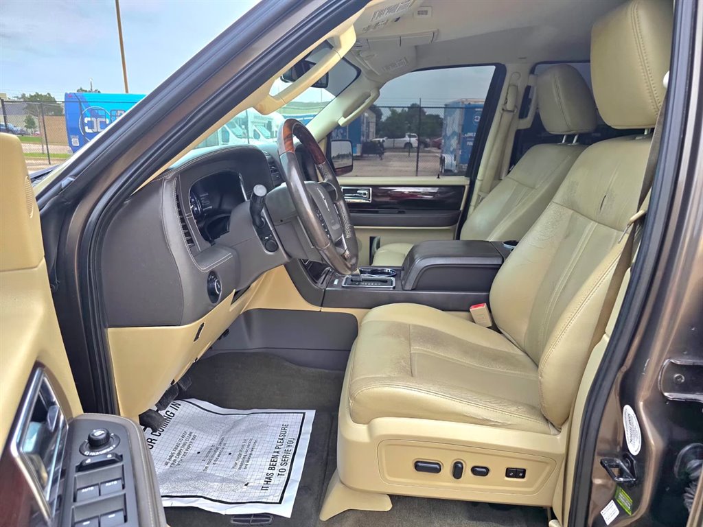 2015 Lincoln Navigator - $10,999