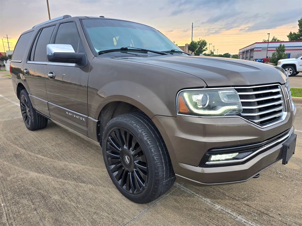 2015 Lincoln Navigator - $10,999