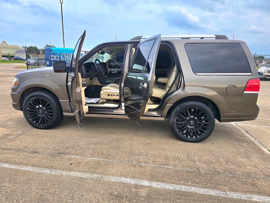 2015 Lincoln Navigator - $10,999