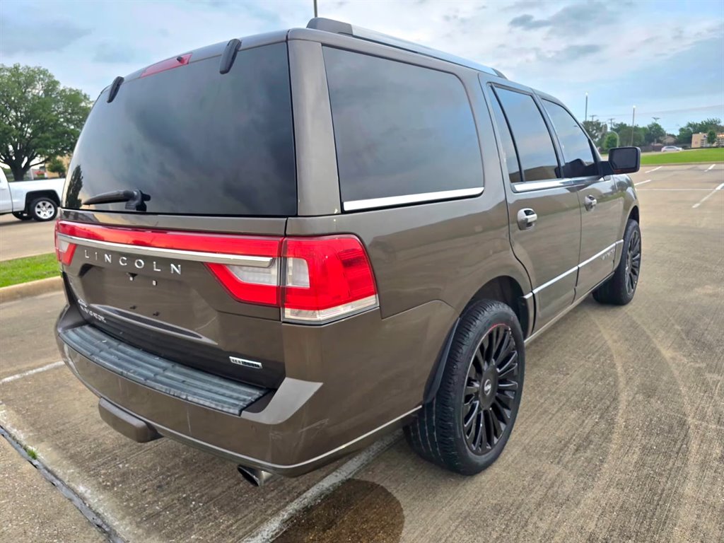 2015 Lincoln Navigator - $10,999
