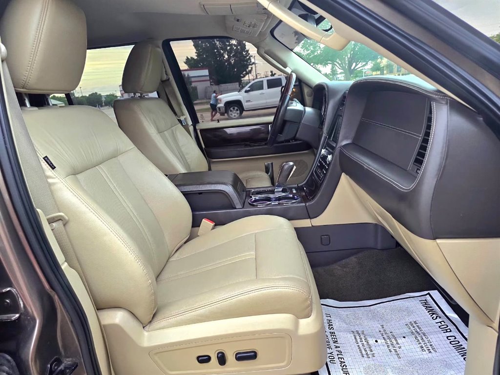 2015 Lincoln Navigator - $10,999