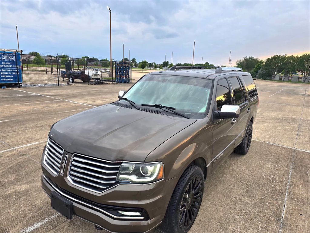 2015 Lincoln Navigator - $10,999