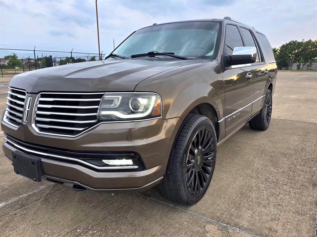 2015 Lincoln Navigator - $10,999