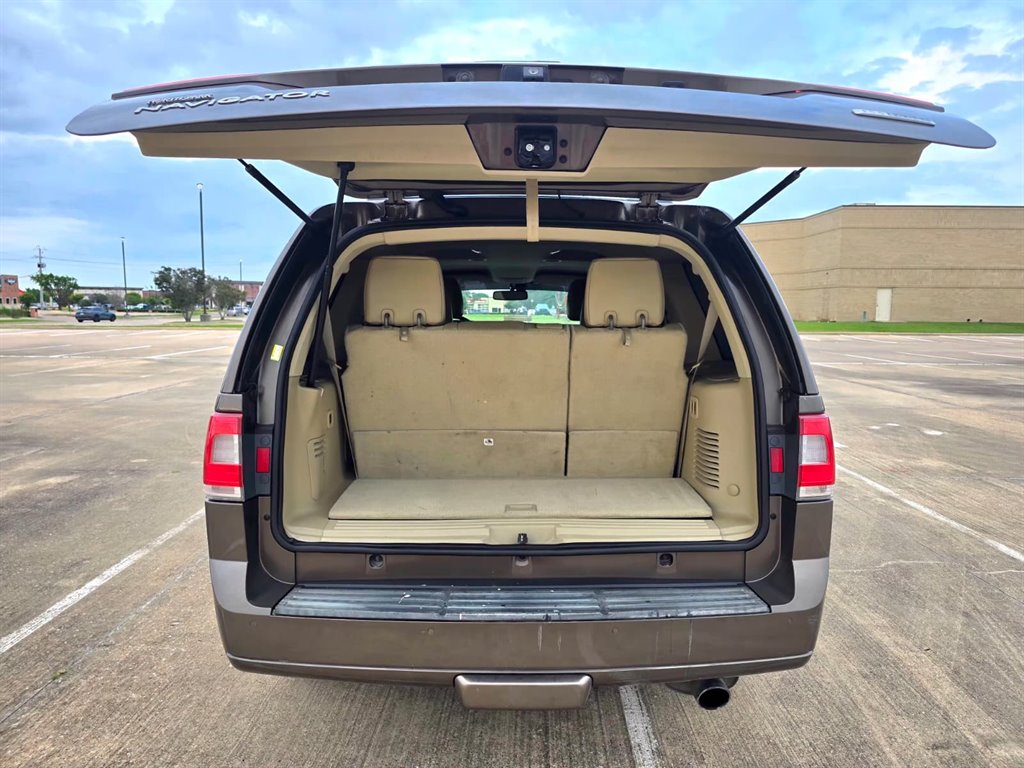 2015 Lincoln Navigator - $10,999
