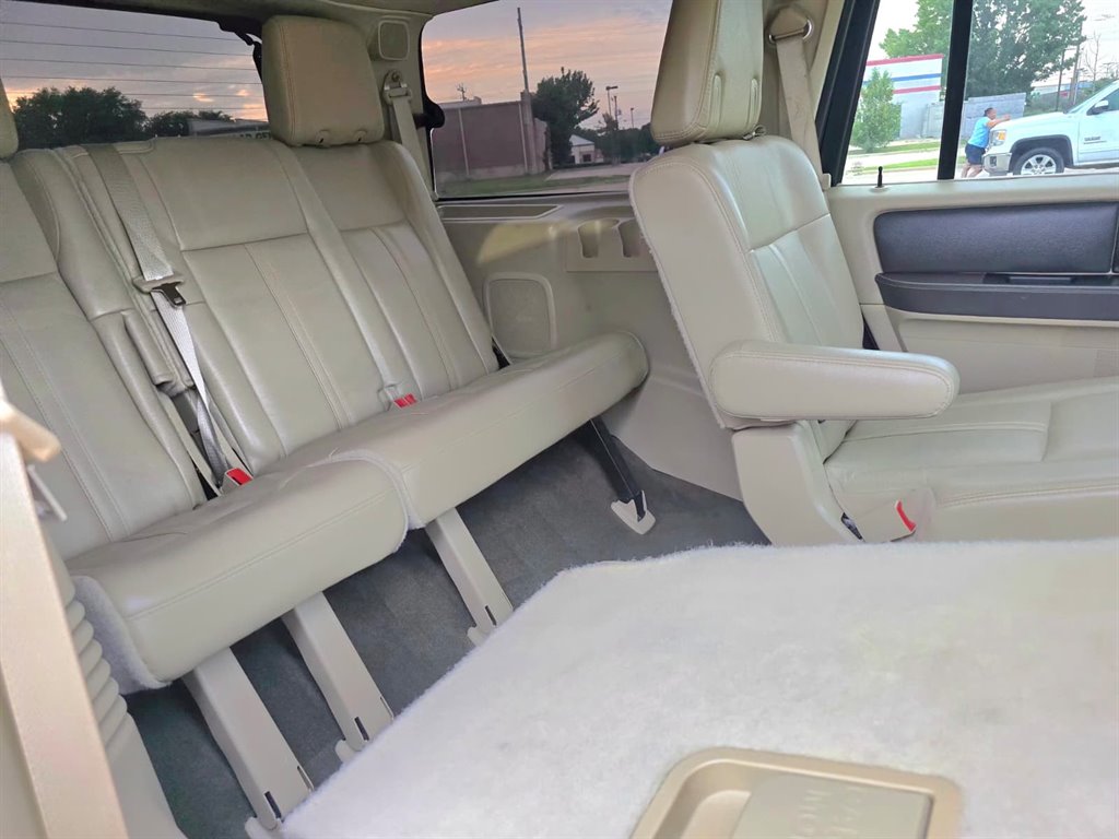 2015 Lincoln Navigator - $10,999