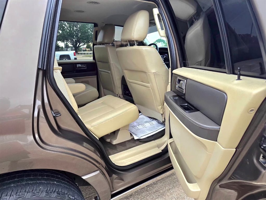 2015 Lincoln Navigator - $10,999