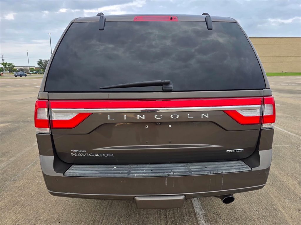 2015 Lincoln Navigator - $10,999