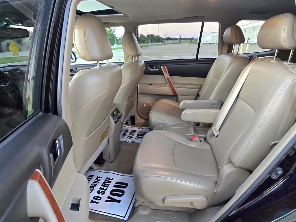 2010 Toyota Highlander - $7,999