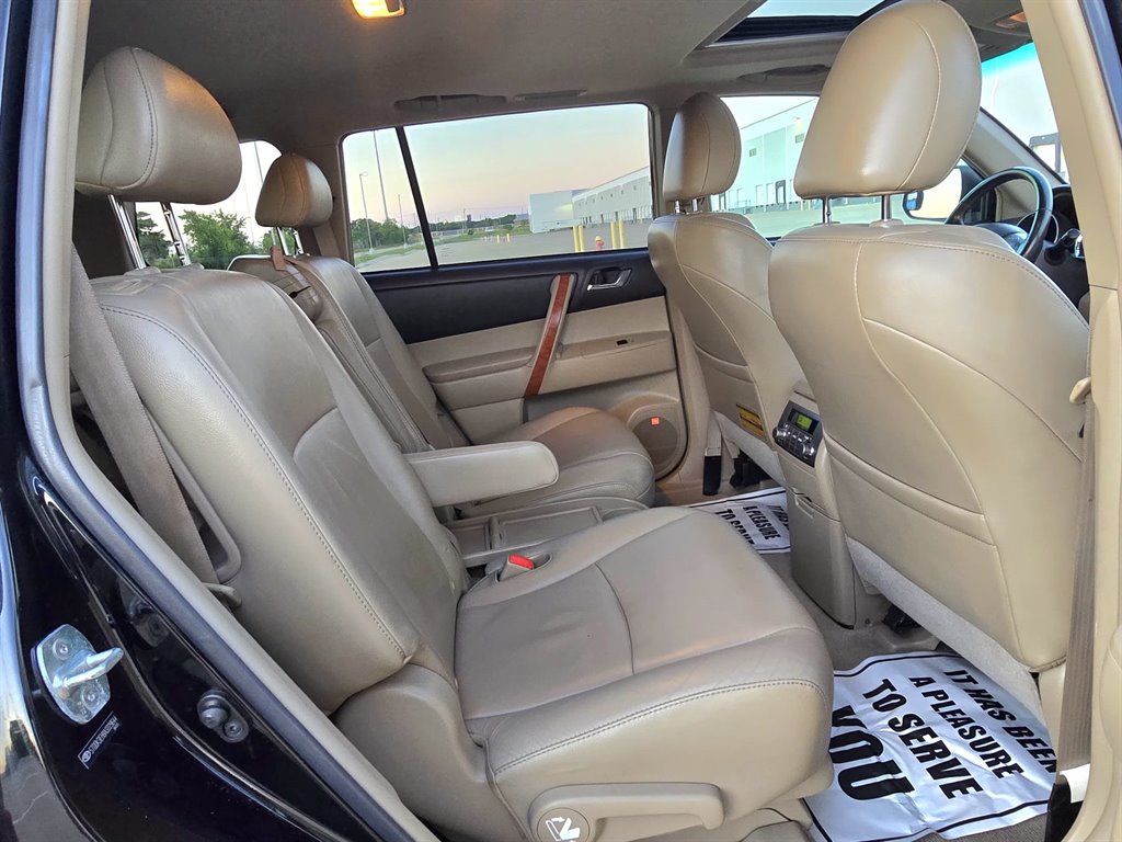 2010 Toyota Highlander - $7,999