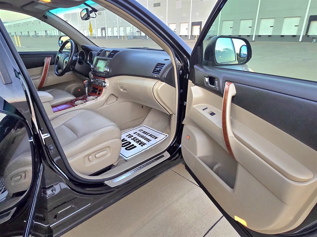 2010 Toyota Highlander - $7,999