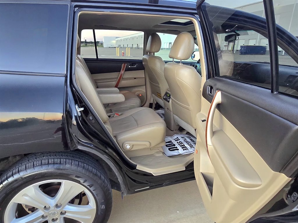 2010 Toyota Highlander - $7,999