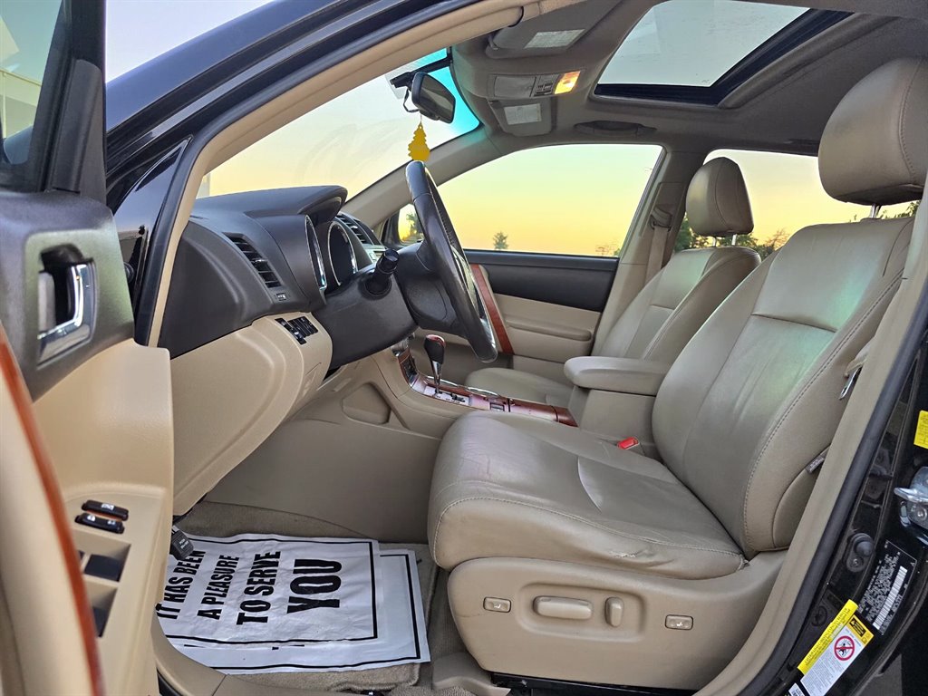 2010 Toyota Highlander - $7,999