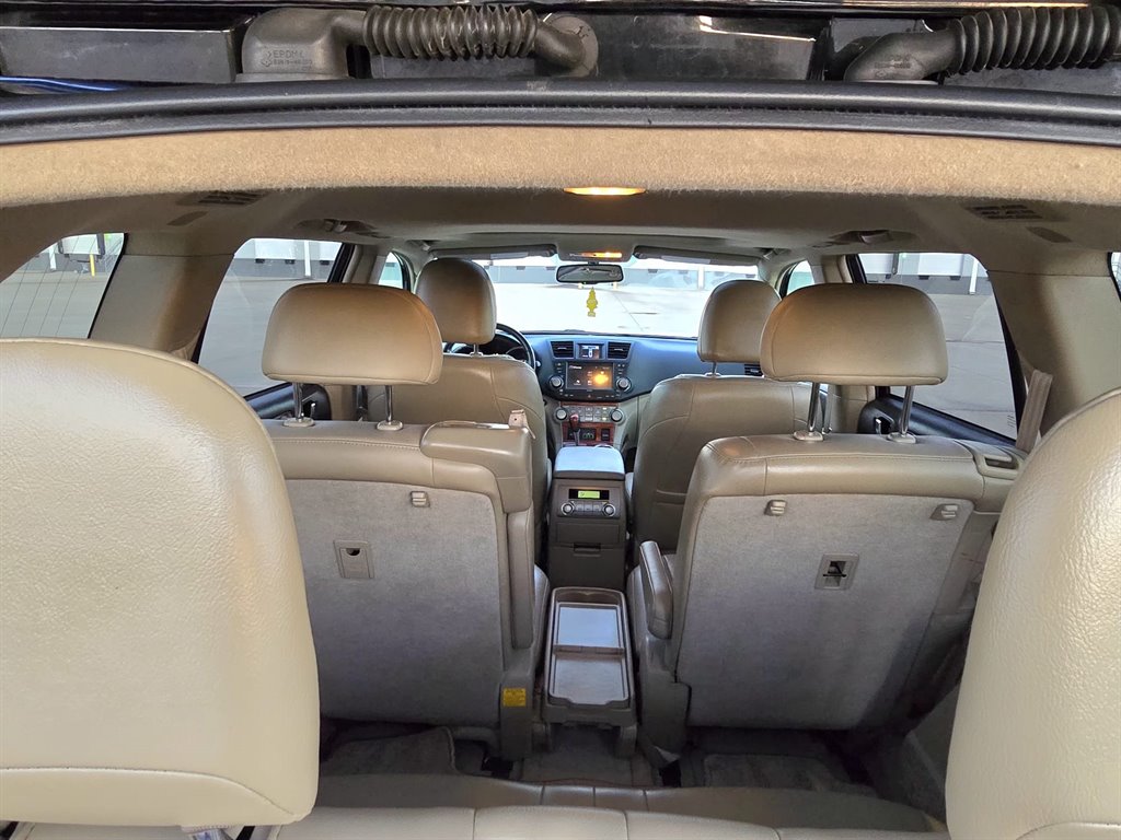 2010 Toyota Highlander - $7,999