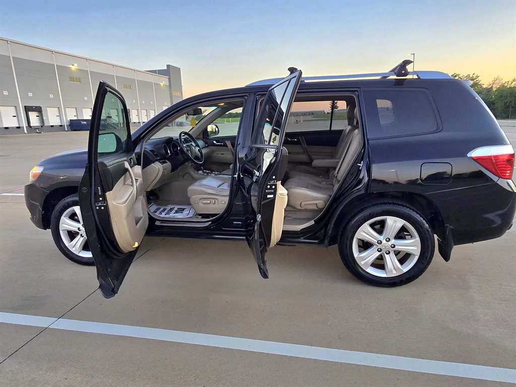 2010 Toyota Highlander - $7,999