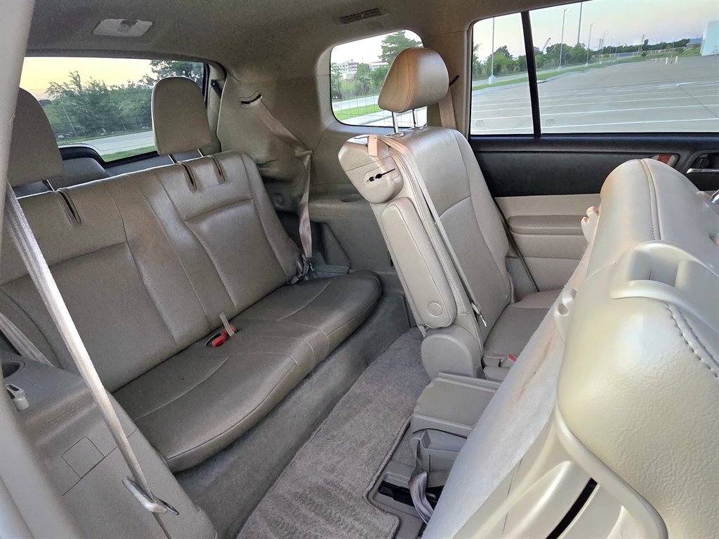 2010 Toyota Highlander - $7,999