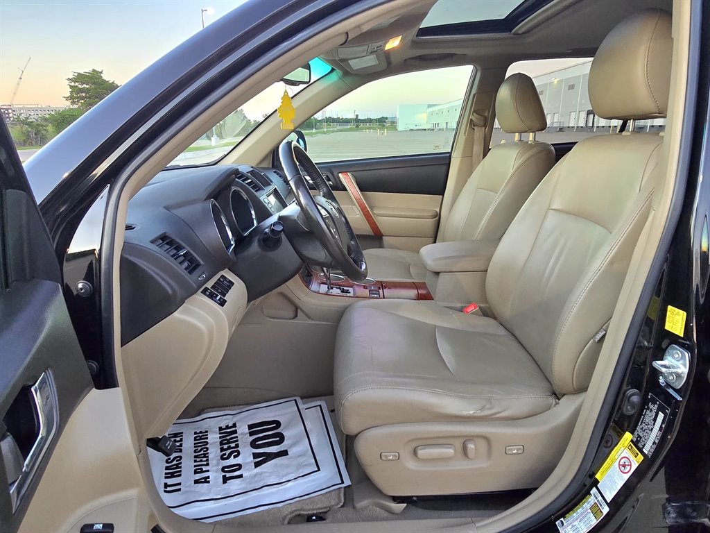 2010 Toyota Highlander - $7,999