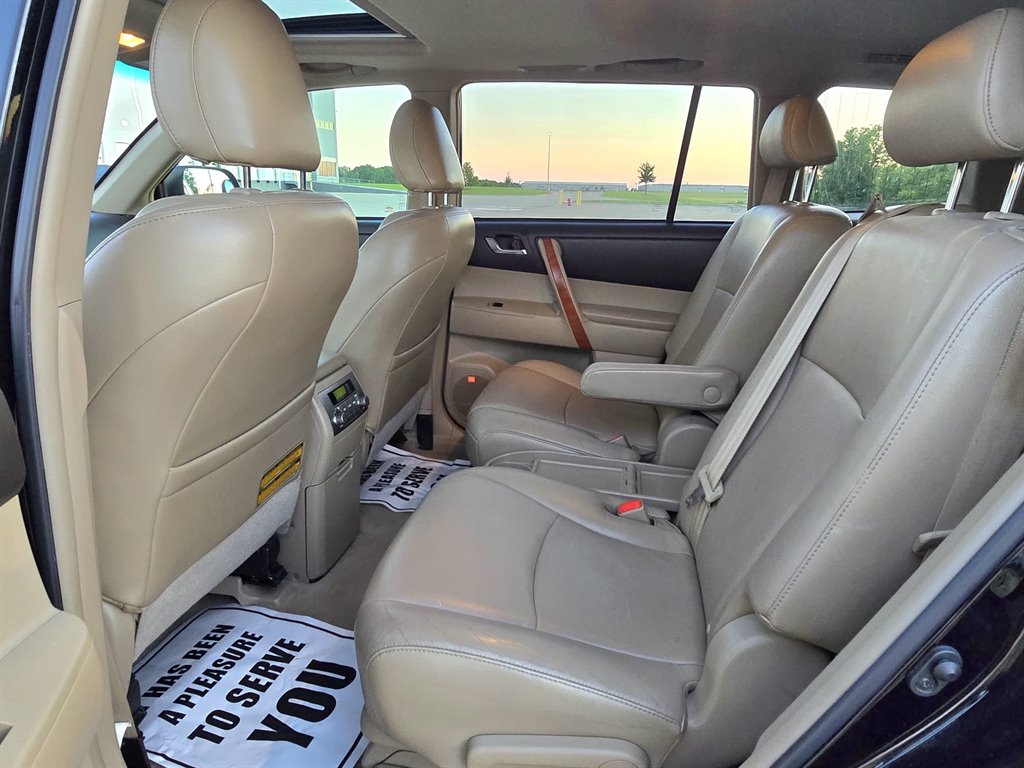2010 Toyota Highlander - $7,999
