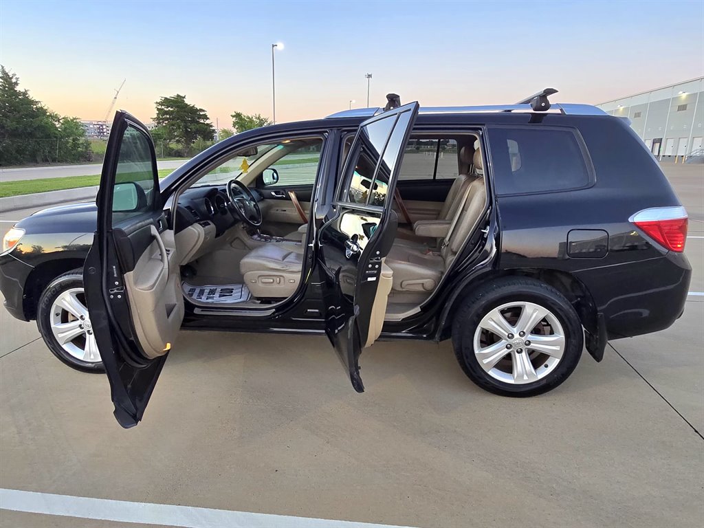 2010 Toyota Highlander - $7,999