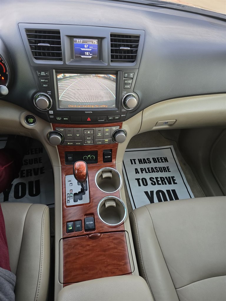 2010 Toyota Highlander - $7,999